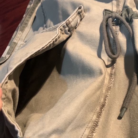 ABERCROMBIE & FITCH camo print jacket in EUC - Picture 7 of 8